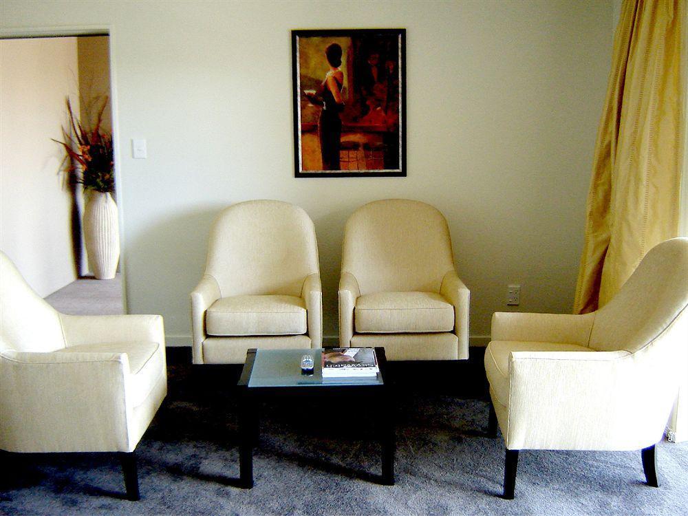 Salerno Motel Apartments Christchurch Eksteriør billede A living room