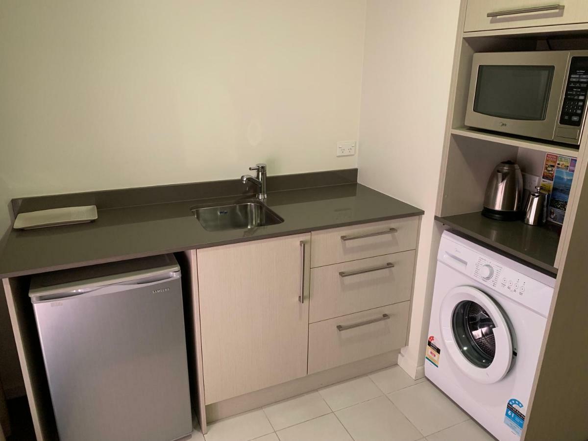 Salerno Motel Apartments Christchurch Eksteriør billede A kitchenette in a student apartment